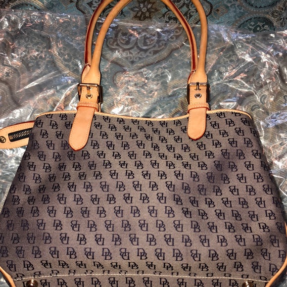 Dooney & Bourke Handbags - Dooney & Burke Hand bag